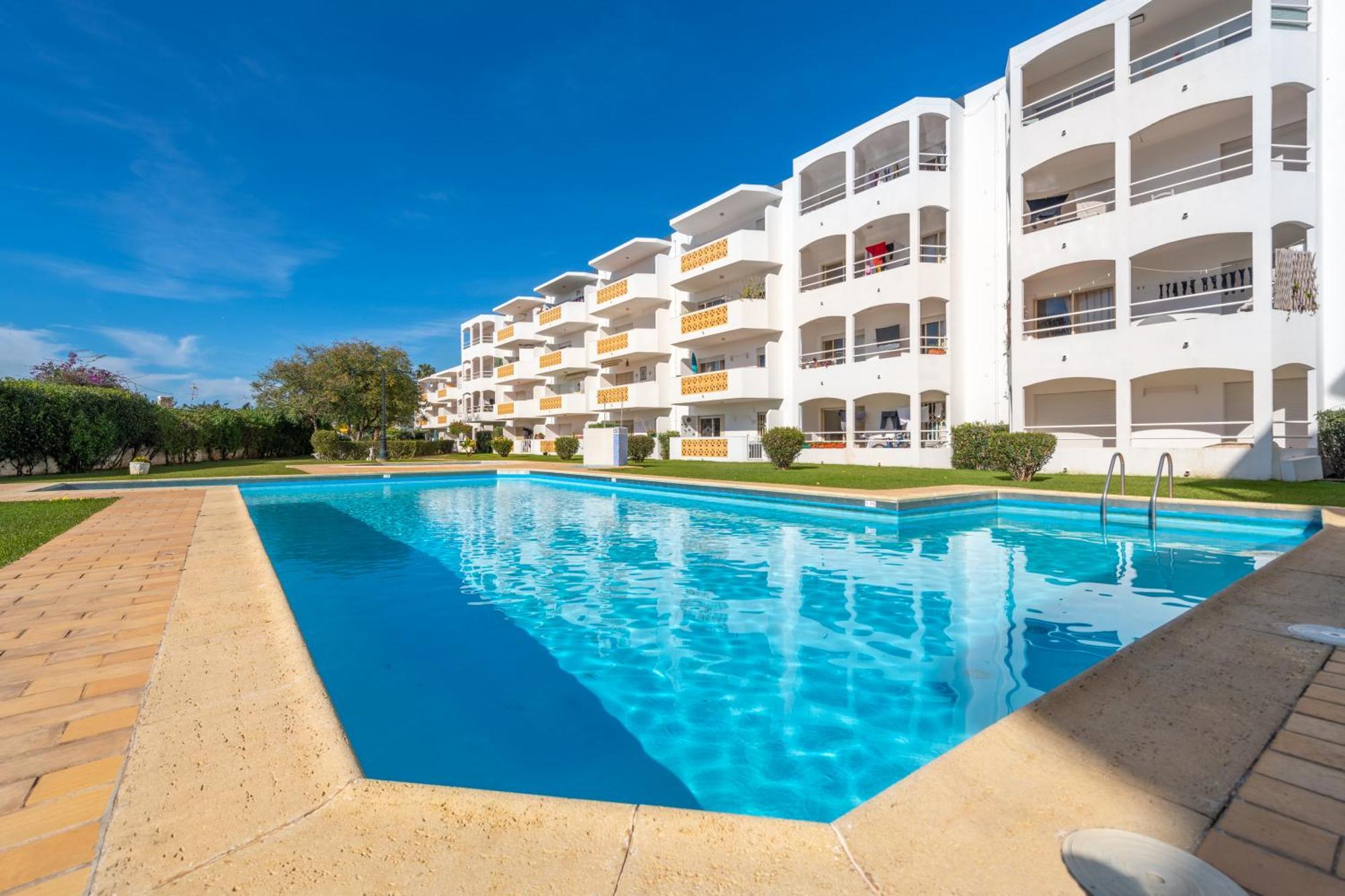 Algarsun - Idealy Situated Holiday Apartment With All Modern Comfort Albufeira Bagian luar foto